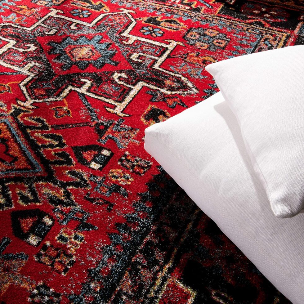 SAFAVIEH Vintage Hamadan Collection Accent Rug - 4' x 6', Red & Multi, Oriental Persian Design, Non-Shedding & Easy Care, Ideal for High Traffic Areas in Entryway, Living Room, Bedroom (VTH211A)
