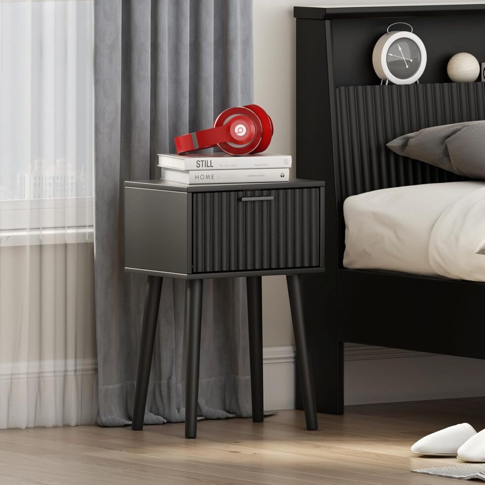 LAATOOREE Nightstands Set of 2, Small Side Table, Bedside Table with Fluted Door, Solid Wood Feet; Modern Mid-Century End Table for Bedroom, Small Space (Black)